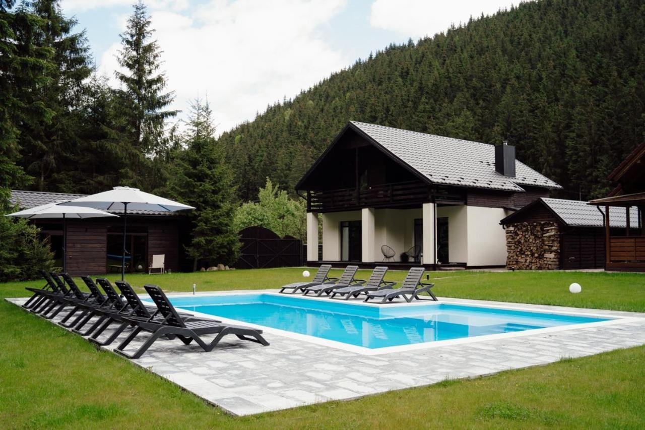 Berghaus Bukovel Villa Exterior photo